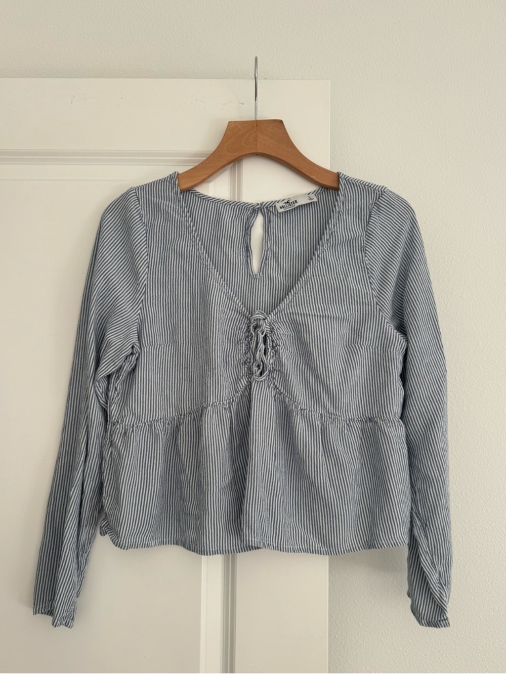 Hollister women’s blue & white striped long sleeve blouse shirt top size large
